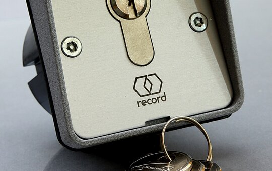 record SSK – avtomatska ključavnica na ključ